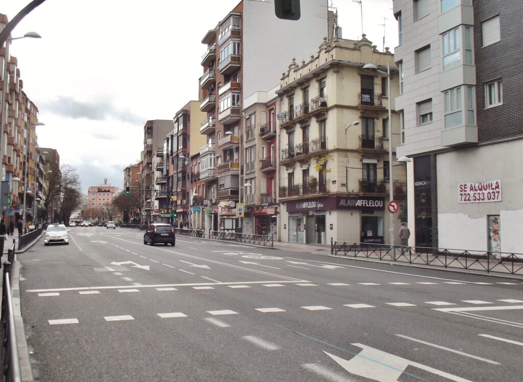 tiendas bravo murillo